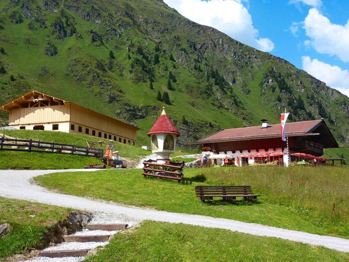 Pension Almrausch Neustift im Stubaital Exterior photo