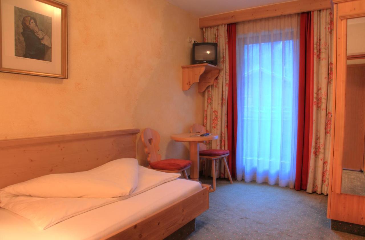 Pension Almrausch Neustift im Stubaital Exterior photo